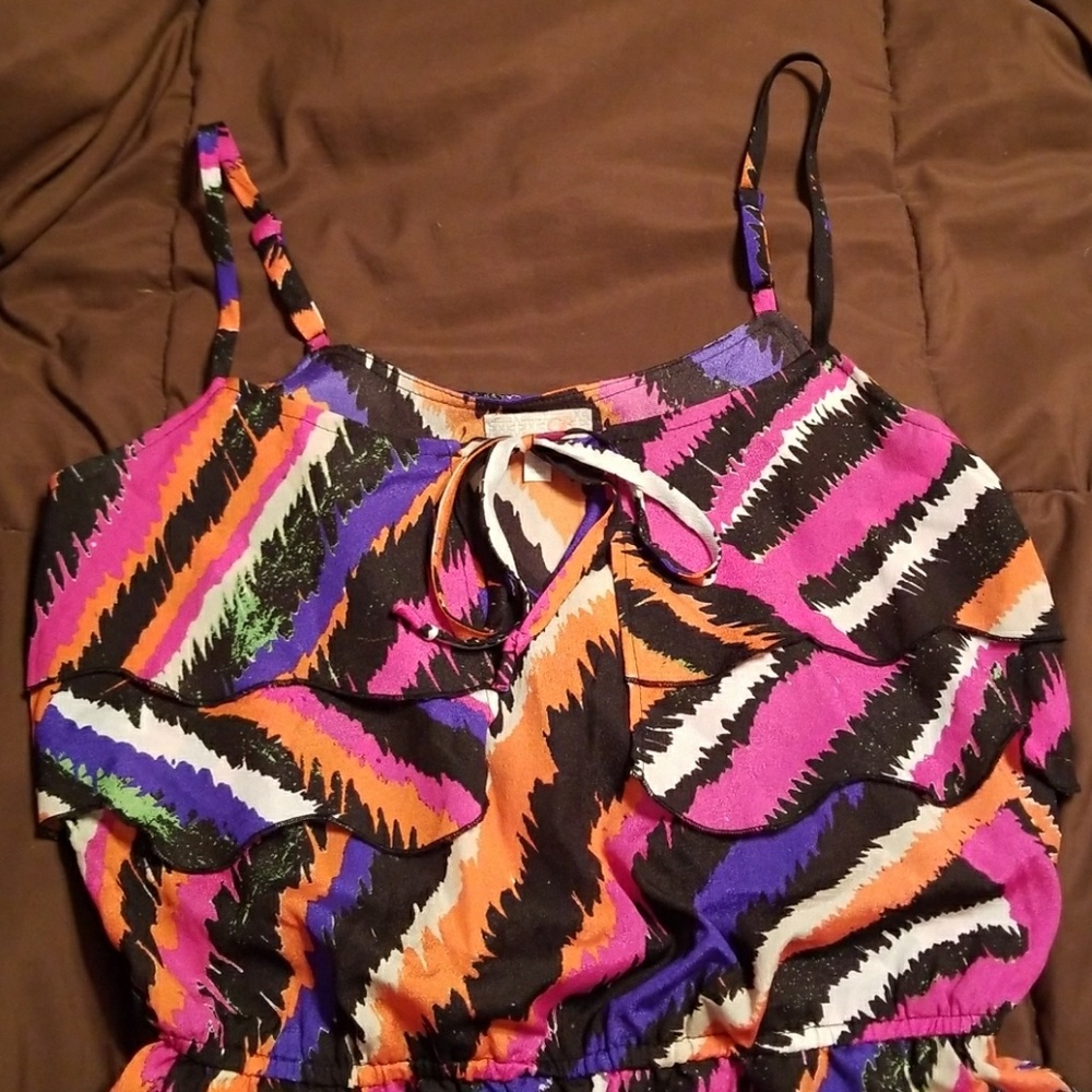 Beautiful romper. - Picture 2 of 5